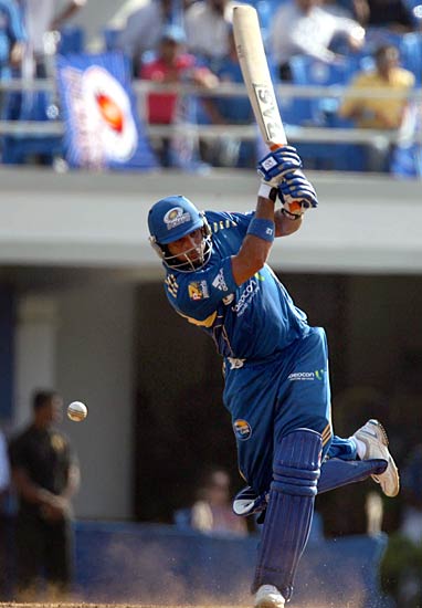 पोलार्ड ने उधेड़ी दिल्‍ली डेयरडेविल्‍स की बखिया...