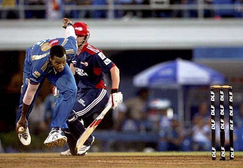 पोलार्ड ने उधेड़ी दिल्‍ली डेयरडेविल्‍स की बखिया...