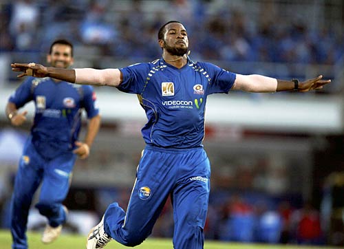 पोलार्ड ने उधेड़ी दिल्‍ली डेयरडेविल्‍स की बखिया...