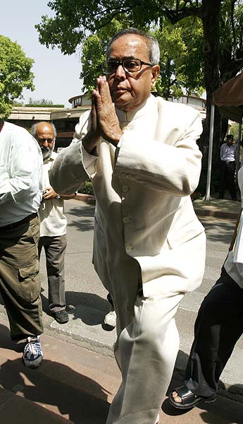 हंगामें की भेंट चढ़ा लोकसभा का पहला दिन