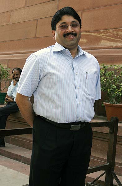 हंगामें की भेंट चढ़ा लोकसभा का पहला दिन