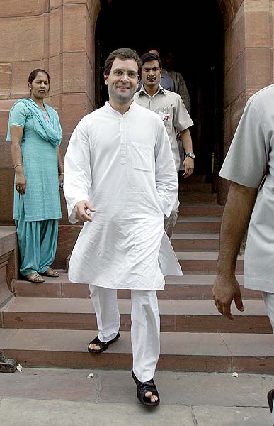 हंगामें की भेंट चढ़ा लोकसभा का पहला दिन