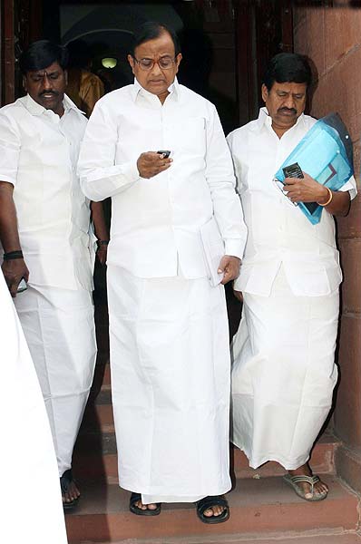 हंगामें की भेंट चढ़ा लोकसभा का पहला दिन