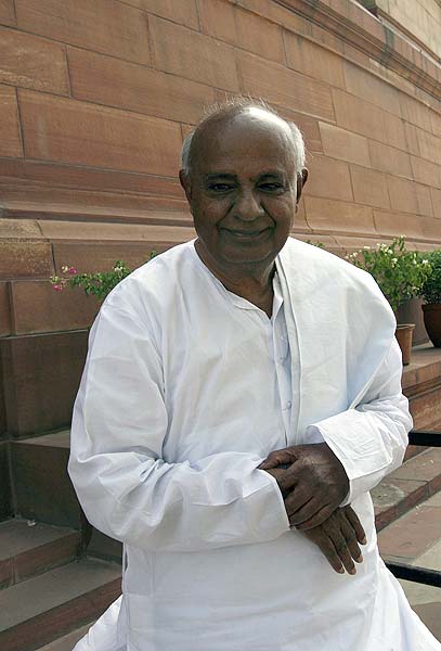 हंगामें की भेंट चढ़ा लोकसभा का पहला दिन