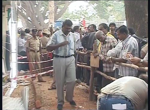 बैंगलोर में आईपीएल मैच से पहले दोहरा विस्फोट