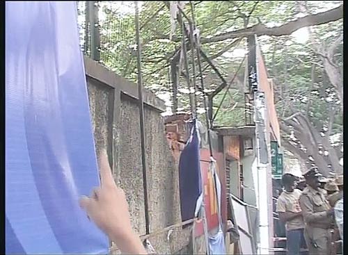 बैंगलोर में आईपीएल मैच से पहले दोहरा विस्फोट