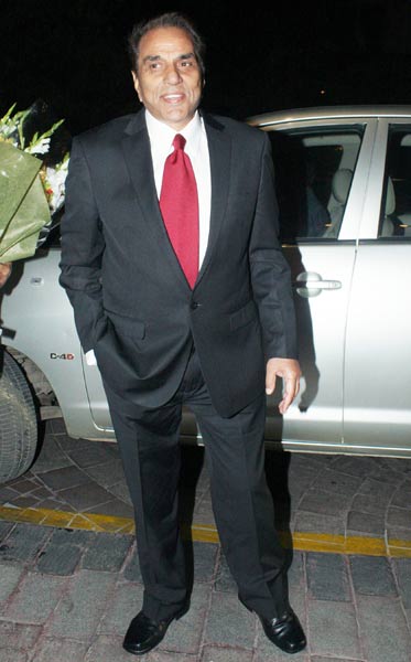 लैला खान के रिसेप्‍शन में लगा सितारों का मेला...