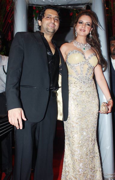 लैला खान के रिसेप्‍शन में लगा सितारों का मेला...