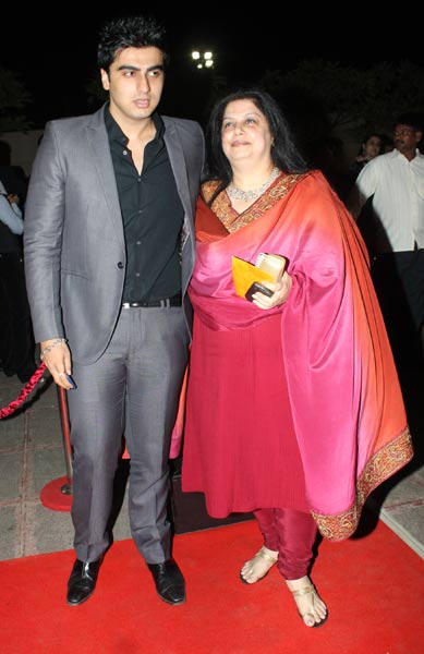 लैला खान के रिसेप्‍शन में लगा सितारों का मेला...