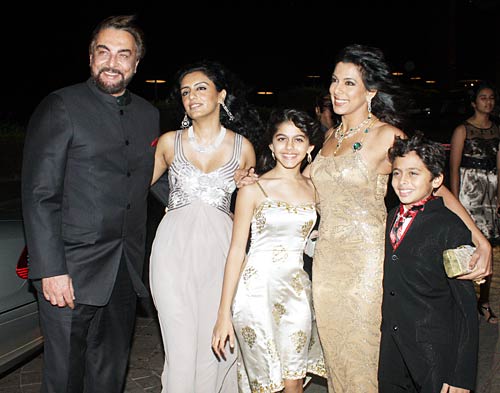 लैला खान के रिसेप्‍शन में लगा सितारों का मेला...