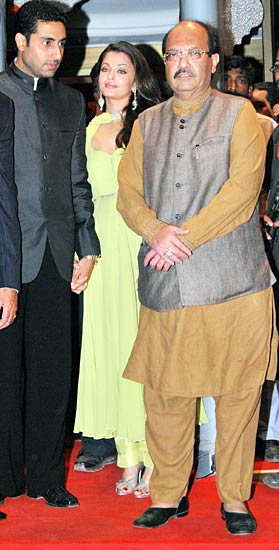 लैला खान के रिसेप्‍शन में लगा सितारों का मेला...