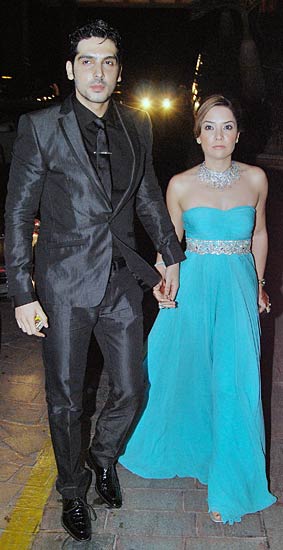 लैला खान के रिसेप्‍शन में लगा सितारों का मेला...