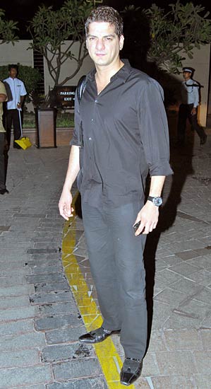 लैला खान के रिसेप्‍शन में लगा सितारों का मेला...