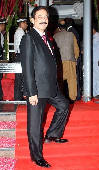 लैला खान के रिसेप्‍शन में लगा सितारों का मेला...