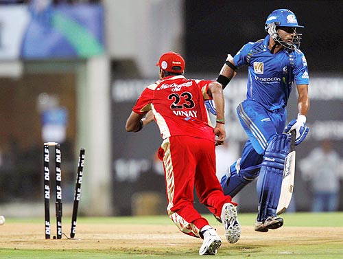 मुंबई की जीत में पोलार्ड, तिवारी और रायुडु बने हीरो