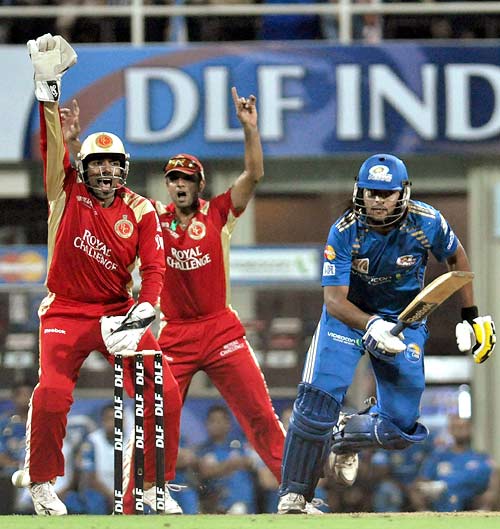 मुंबई की जीत में पोलार्ड, तिवारी और रायुडु बने हीरो