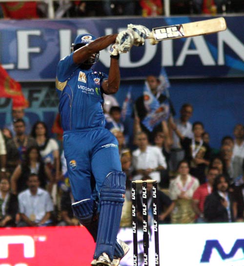 मुंबई की जीत में पोलार्ड, तिवारी और रायुडु बने हीरो