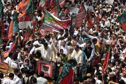 महंगाई के खिलाफ बीजेपी ने हल्‍ला बोला