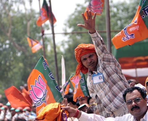 महंगाई के खिलाफ बीजेपी ने हल्‍ला बोला