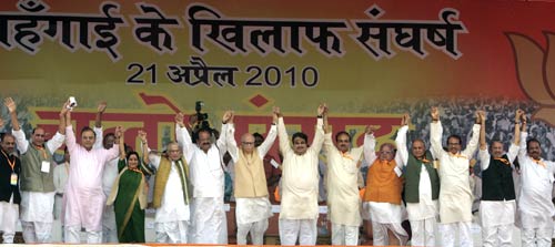 महंगाई के खिलाफ बीजेपी ने हल्‍ला बोला