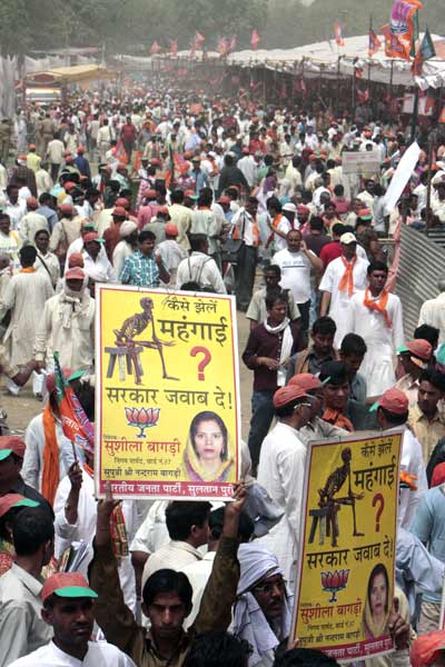 महंगाई के खिलाफ बीजेपी ने हल्‍ला बोला