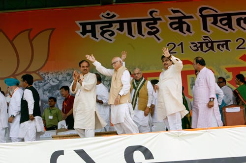 महंगाई के खिलाफ बीजेपी ने हल्‍ला बोला