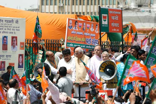 महंगाई के खिलाफ बीजेपी ने हल्‍ला बोला