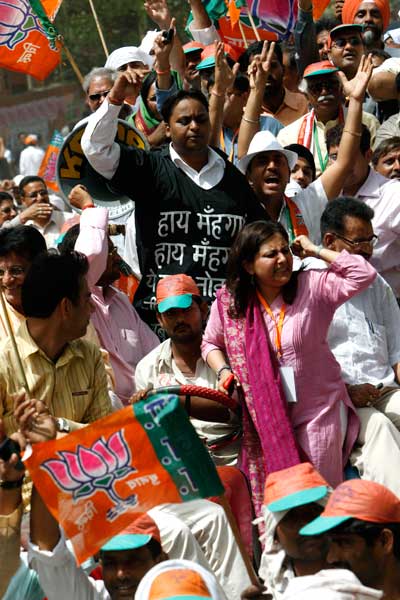 महंगाई के खिलाफ बीजेपी ने हल्‍ला बोला