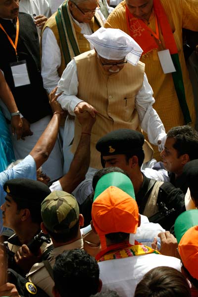 महंगाई के खिलाफ बीजेपी ने हल्‍ला बोला