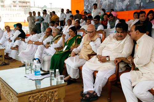 महंगाई के खिलाफ बीजेपी ने हल्‍ला बोला