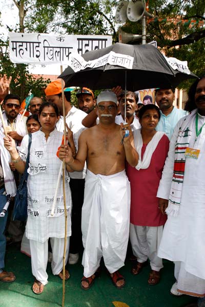 महंगाई के खिलाफ बीजेपी ने हल्‍ला बोला