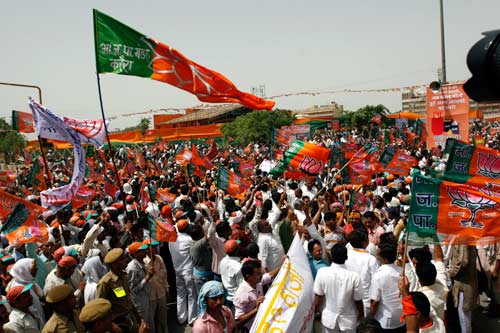 महंगाई के खिलाफ बीजेपी ने हल्‍ला बोला