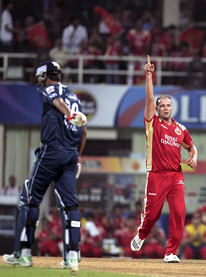 डेक्कन को हरा आईपीएल-3 की नंबर तीन टीम बनी बैंगलोर