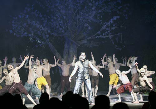 फिल्‍म ‘रावण’ में आज की सीता बनी है ऐश्‍वर्या | वीडियो