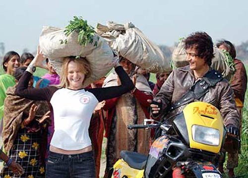 बॉलीवुड में विदेशी अभिनेत्रियों की चमक । बॉलीवुड की हॉट जोड़ी