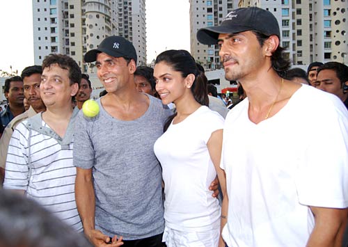 'हाउसफुल' के प्रचार में जुटे फिल्‍म के कलाकार...