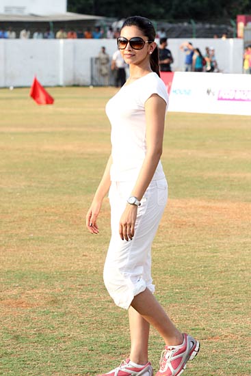 'हाउसफुल' के प्रचार में जुटे फिल्‍म के कलाकार...