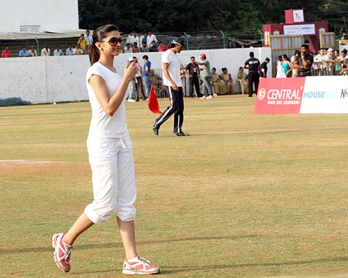 'हाउसफुल' के प्रचार में जुटे फिल्‍म के कलाकार...