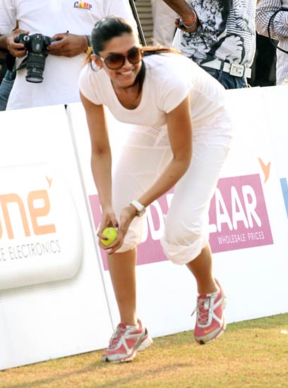 'हाउसफुल' के प्रचार में जुटे फिल्‍म के कलाकार...