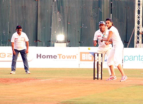 'हाउसफुल' के प्रचार में जुटे फिल्‍म के कलाकार...