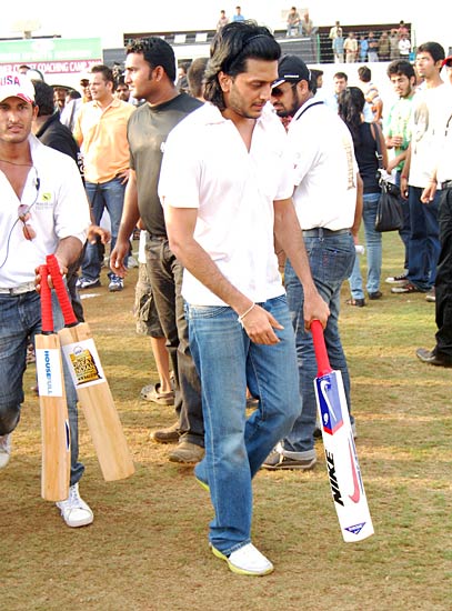 'हाउसफुल' के प्रचार में जुटे फिल्‍म के कलाकार...