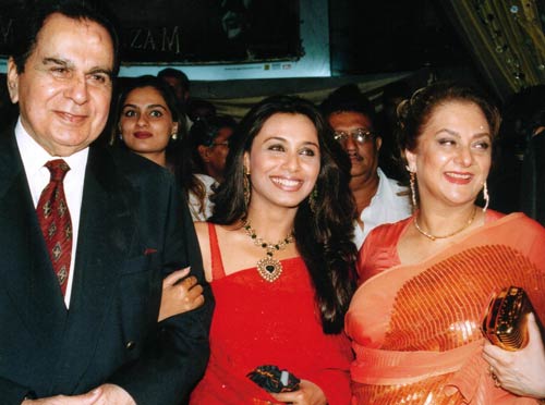 देखें बॉलीवुड की अनदेखी तस्‍वीरें  |  हॉट आइटम गर्ल