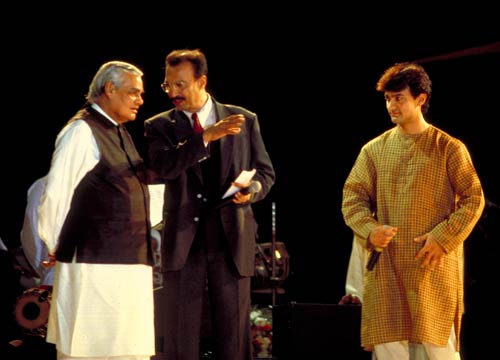 देखें बॉलीवुड की अनदेखी तस्‍वीरें  |  हॉट आइटम गर्ल