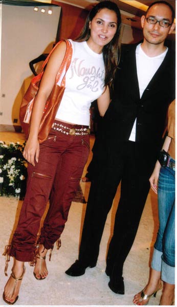 देखें बॉलीवुड की अनदेखी तस्‍वीरें  |  हॉट आइटम गर्ल