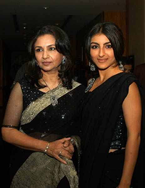 देखें बॉलीवुड की अनदेखी तस्‍वीरें  |  हॉट आइटम गर्ल