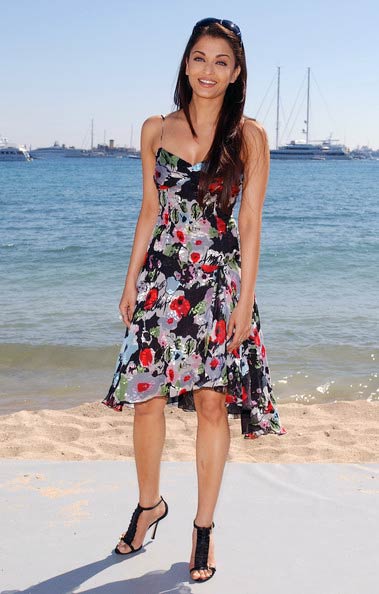 कान में रेड कार्पेट पर चलीं ऐश्वर्या राय बच्‍चन