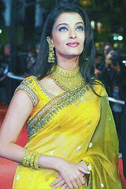 कान में रेड कार्पेट पर चलीं ऐश्वर्या राय बच्‍चन