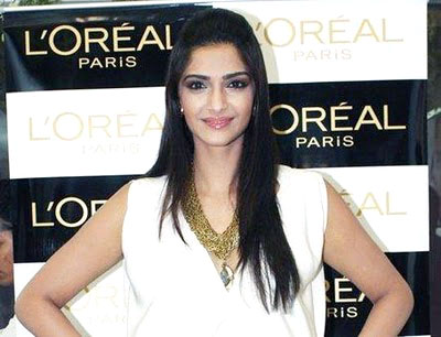 कान में रेड कार्पेट पर चलीं ऐश्वर्या राय बच्‍चन