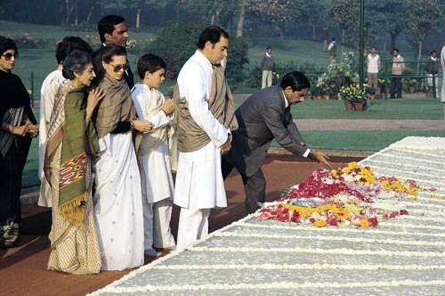 युवा सोच के नौजवान नेता थे राजीव | एक अधूरी यात्रा