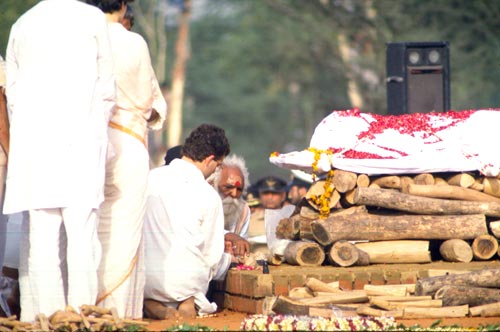 युवा सोच के नौजवान नेता थे राजीव | एक अधूरी यात्रा